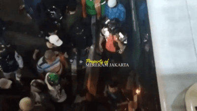 Sopir Meleng, Tuti Alawiyah Tewas Terlindas Bus Transjakarta, Warga Berkerumun Bantu Proses Evakuasi
