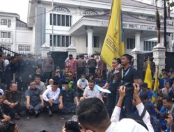 Empati kepada Masyarakat Terdampak Kenaikan BBM, Hujan Petir, Demo Jalan Terus
