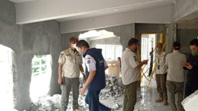 Tidak Sesuai Izin, Bangunan di Jalan Kepu Timur Kemayoran Dibongkar Satpol PP Jakpus