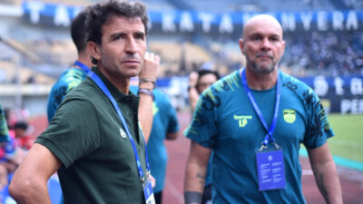 dua pelatih persib