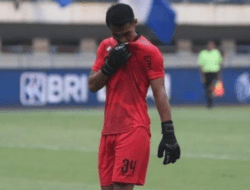 Kiper Persib Reky Rahayu Meneteskan Air Mata