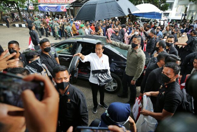 Jokowi di Pasar Kosambi