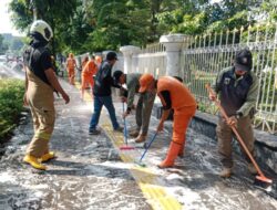 Kerja Bakti Ngosek Fasum Jalan Kramat Raya dan Salemba Raya