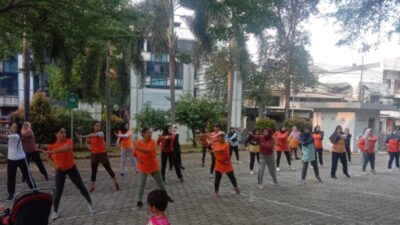 Emak-emak Hebring, dan Bohay dari Paseban Senen, Ikut Senam KJS