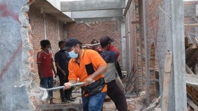 Satpol PP Jakpus Melakukan Tindakan Tegas, Bangunan Bermasalah Dibongkar