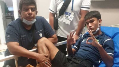 Zalnando dan Bow Ditandu Keluar Lapangan, Bagaimana Kondisinya