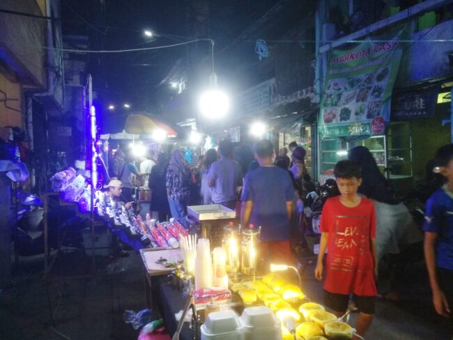 Pedagang Manfaatkan Momen Imlek
