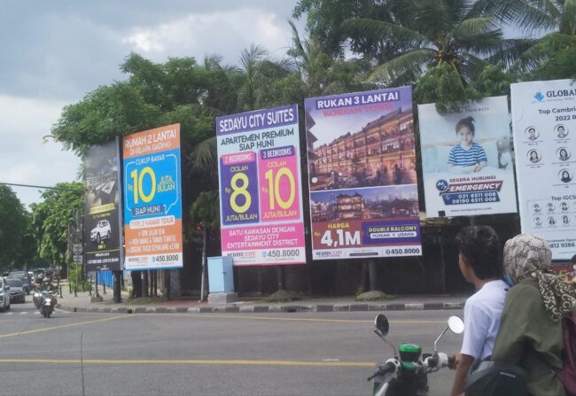 Reklame Tiang Tumbuh Nyampah