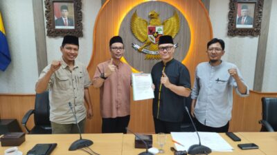Aliansi Masyarakat Peduli Hidup Sehat (AMPUHIS) datangi Gedung DPRD Bandung