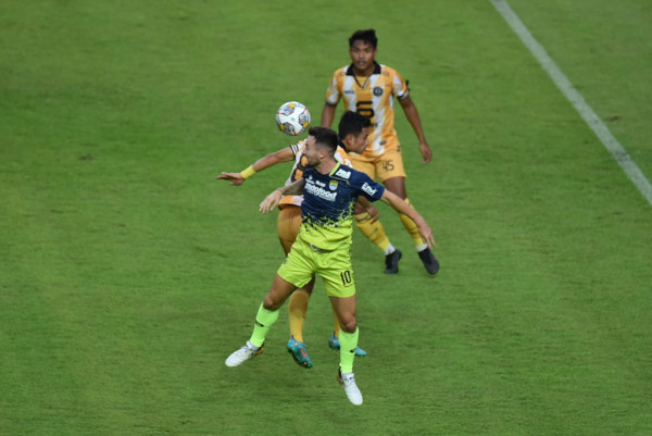 Gelandang Persib Marc Klok