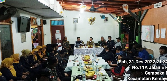 Warga RW 10 Cempakabaru