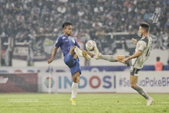 rebut kembali puncak klasemen