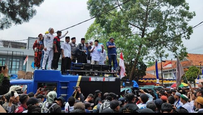 Bendera Swedia Dibakar Massa