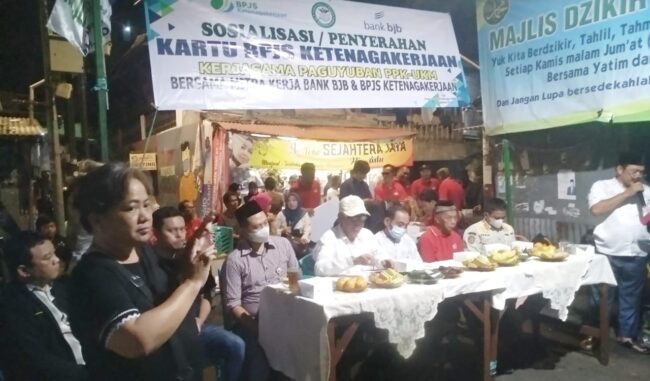 Keluarga Alm Terima Santunan