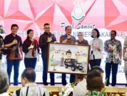 Pisah Sambut Kejari Jakpus, Ada Penyerahan Lukisan Karikatur Juga