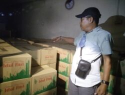 Jelang Bulan Puasa, Relawan Om Kus Bagi-bagi Sembako