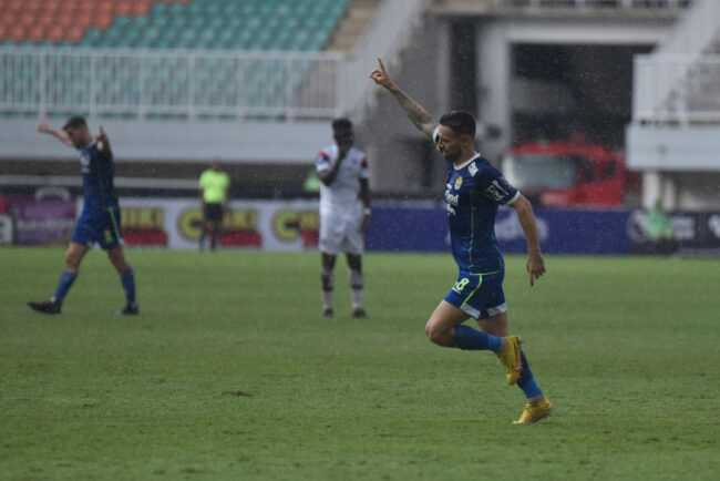 Persib Menang 1-0
