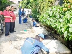 Pasukan Biru SDA Gambir, Kurasin Lumpur dan Ganti Plat Saluran Rusak Jalan Kesehatan VIII