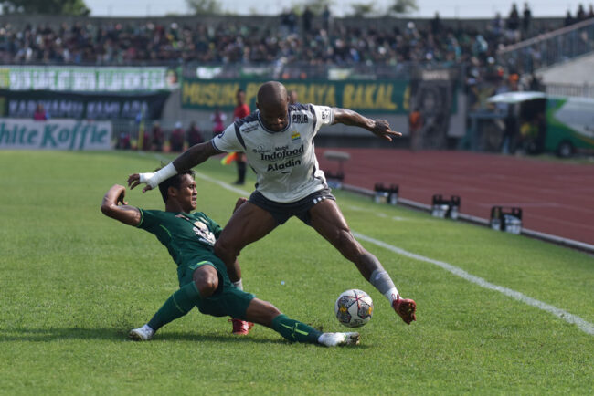Digunduli Persebaya 0-2