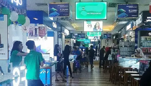 Pedagang HP Elus Dada