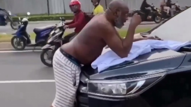 Video Viral Seorang WNA