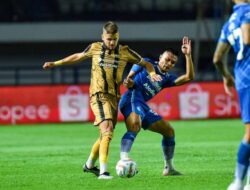 Gol Ezra Walian Selamatkan Persib dari Kekalahan, Skor 2-2