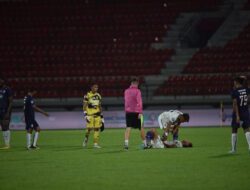 Bek Persib Rizaldi Hehanussa Dibuat Menangis, Usai Persib Gagal Kalahkan Arema FC