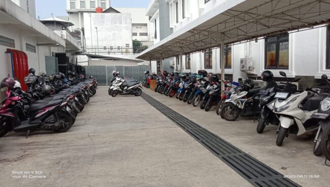 Bangunan Parkir Tingkat Satu