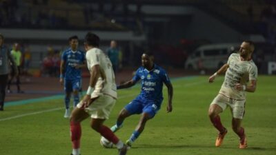 Walau Hanya Main 26Menit Keberadaan Levy Madinda Memberikan Warna di Lini Serang Persib