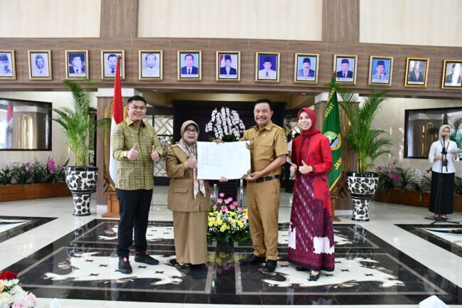 Barnas Adjidin lanjutkan