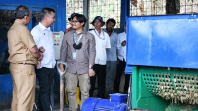 Tinjau Pengolahan Sampah TPST 3R Cibeber, Bey : Ini Baik, Mengurangi Sampah