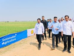 Bey Machmudin Dampingi Presiden Jokowi Tinjau Panen Raya di Subang
