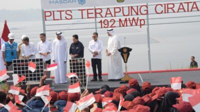 Presiden Joko Widodo Resmikan PLTS Terapung Cirata, Bey Ikut Menyaksikan