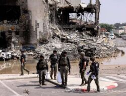 Jet-jet Israel Gempur Kantor Bulan Sabit Merah Palestina