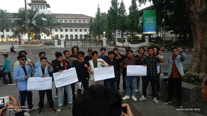 Mahasiswa Jabar Teriakkan Tritura