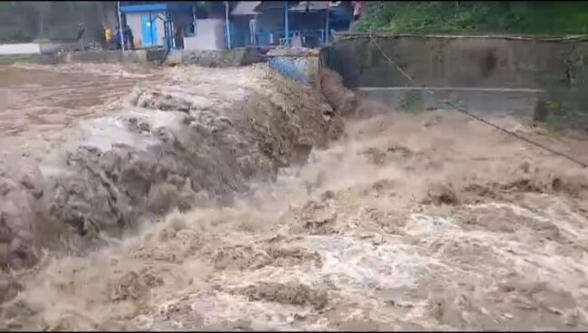 Terbawa Arus Sungai Cikapundung