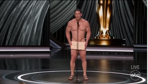 John Cena tanpa busana