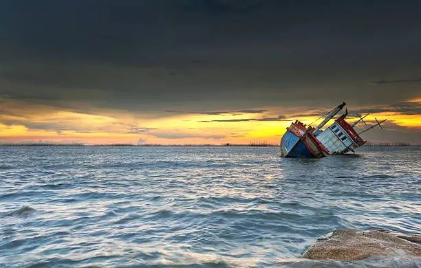 Kapal nelayan kecelakaan