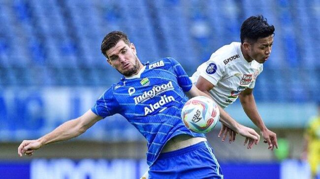 Persib Kalahkan Persija 2-1