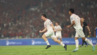Knee Slide Celebration Thom Haye Gagal Rumput SUGBK Jadi Sorotan