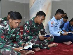 Tingkatkan Iman dan Takwa, Personel Lanud Husein Sastranegara Sholat Subuh Berjamaah