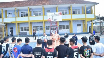 Guna Memacu Prestasi, Danlanud Husein Beri Bantuan Alat Olahraga untuk Sekolah Angkasa