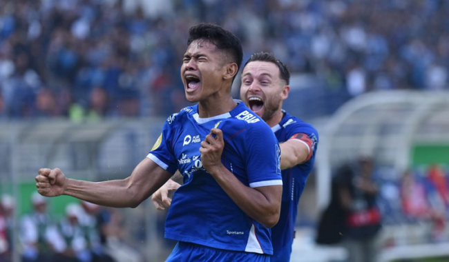 Persib Kalahkan Persija 2-0