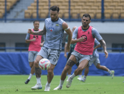 Sebelum Tes Darah Kedua, Tyronne del Pino Latihan, Marc Klok Juga Ikut