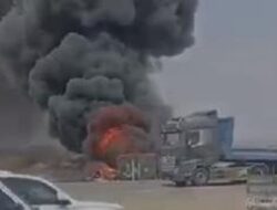 Bus Jemaah Umrah Terguling dan Terbakar Usai Nabrak Jeep, Enam Meninggal