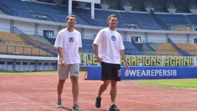 Saudara Kandung Bule Gabung Persib, Diperkenalkan Dengan Cara Unik
