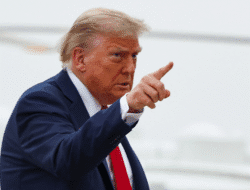 Donald Trump Mengaku Sulit Meminta Israel Hentikan Serangan Udara ke Iran