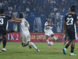 Dengan 10 Pemain, Egy Gunting Asa Persib Gapai Final Piala Presiden 2025