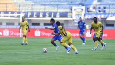 Persib Menorehkan Awal Manis, Menang 2-0 atas Semen Padang