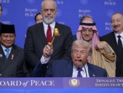 Donald Trump Patok Tarif Global 10 Persen Pengganti Bea Darurat yang Dibatalkan MA